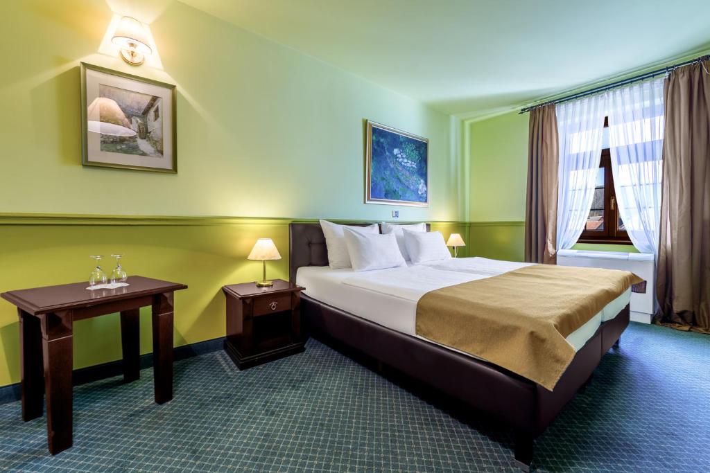 Двухместный (Двухместный номер с 1 кроватью или 2 отдельными кроватями, вид на горы) отеля Hotel Bitoraj, Фужине