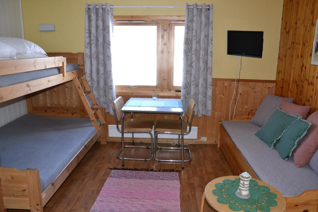 Четырехместный (Четырехместный номер эконом-класса с общей ванной комнатой) кемпинга Alta River Camping, Алта