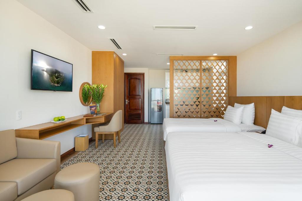 Трехместный (Трехместный номер с видом на город) отеля LAMANGA Hotel & Suites, Дананг