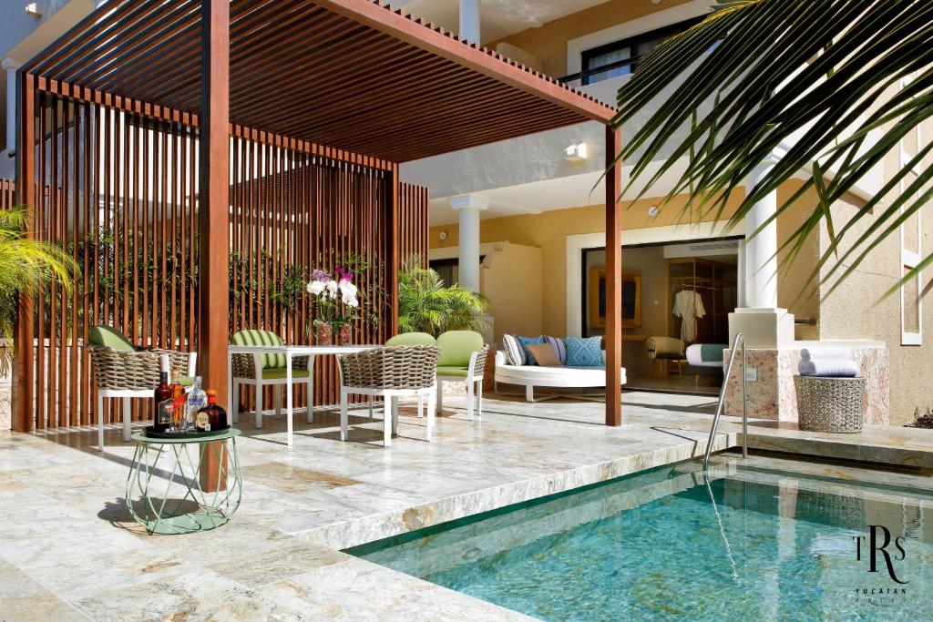Сьюит (Люкс с собственным бассейном и видом на сад) курортного отеля TRS Yucatan Hotel - Adults Only, Акумаль