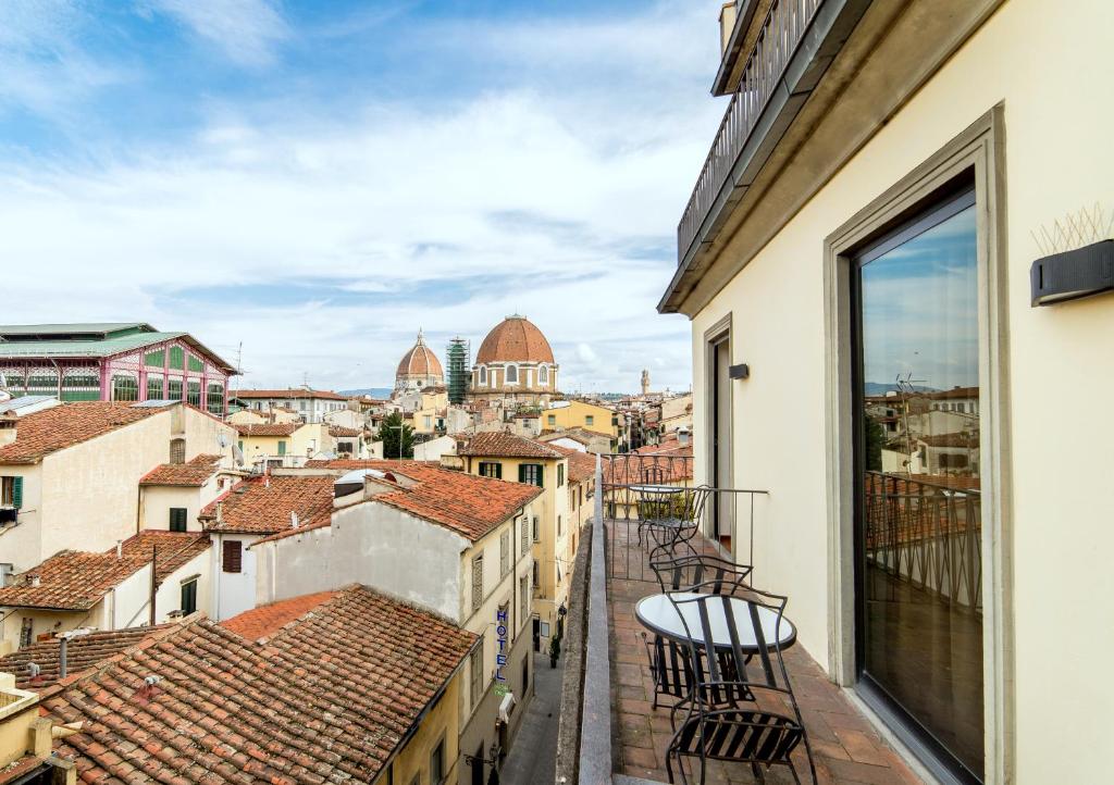 Двухместный (Двухместный номер с 1 кроватью или 2 отдельными кроватями и хорошим видом) отеля Machiavelli Palace, Флоренция