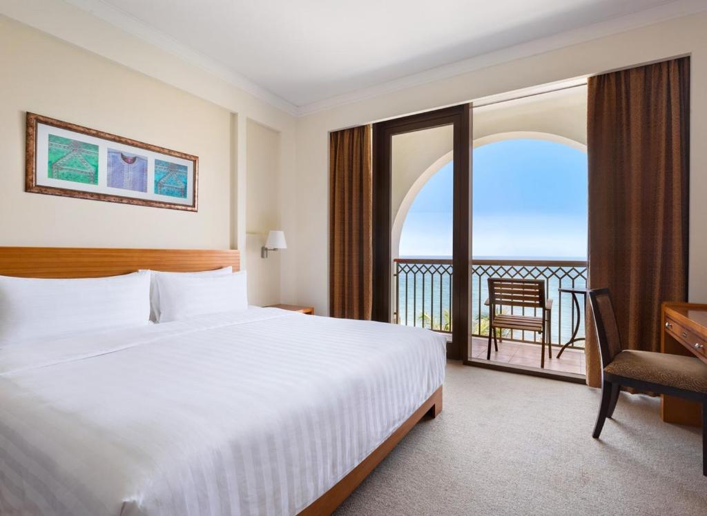 Двухместный (Al Waha Executive Sea View - King Bed), Shangri-La Barr Al Jissah Resort & Spa