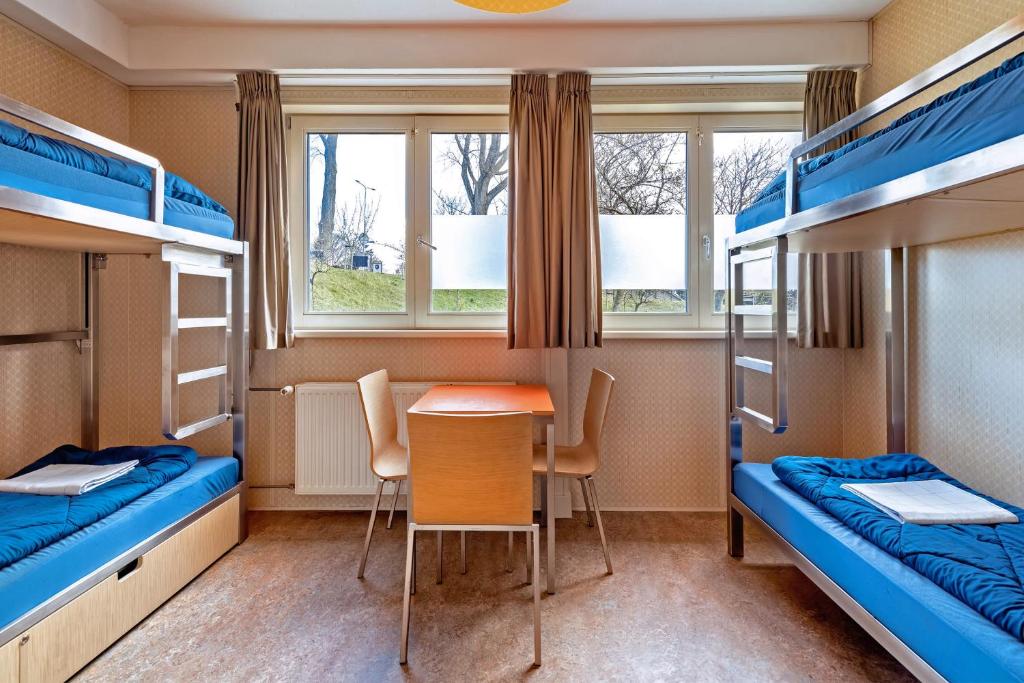 Четырехместный (Четырехместный номер с собственной ванной комнатой) хостела Stayokay Noordwijk, Нордвейк