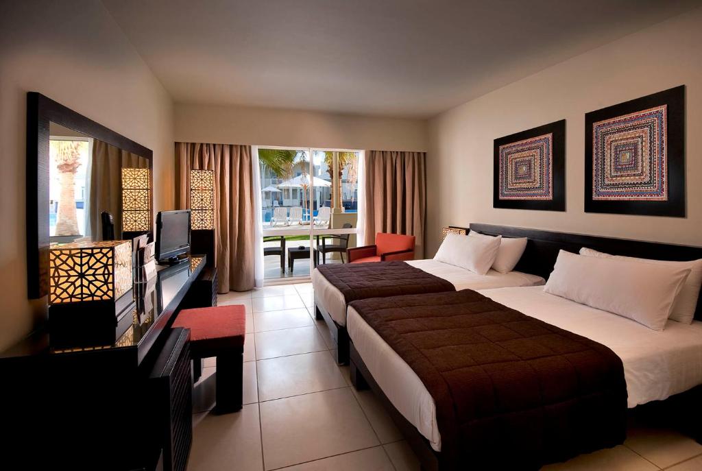 Двухместный (Улучшенный номер с видом на бассейн) курортного отеля Reef Oasis Beach Resort, Шарм-эль-Шейх