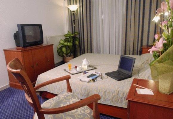 Двухместный (Представительский двухместный номер с 2 отдельными кроватями) отеля Laodamia Hotel, Неа-Анхиалос