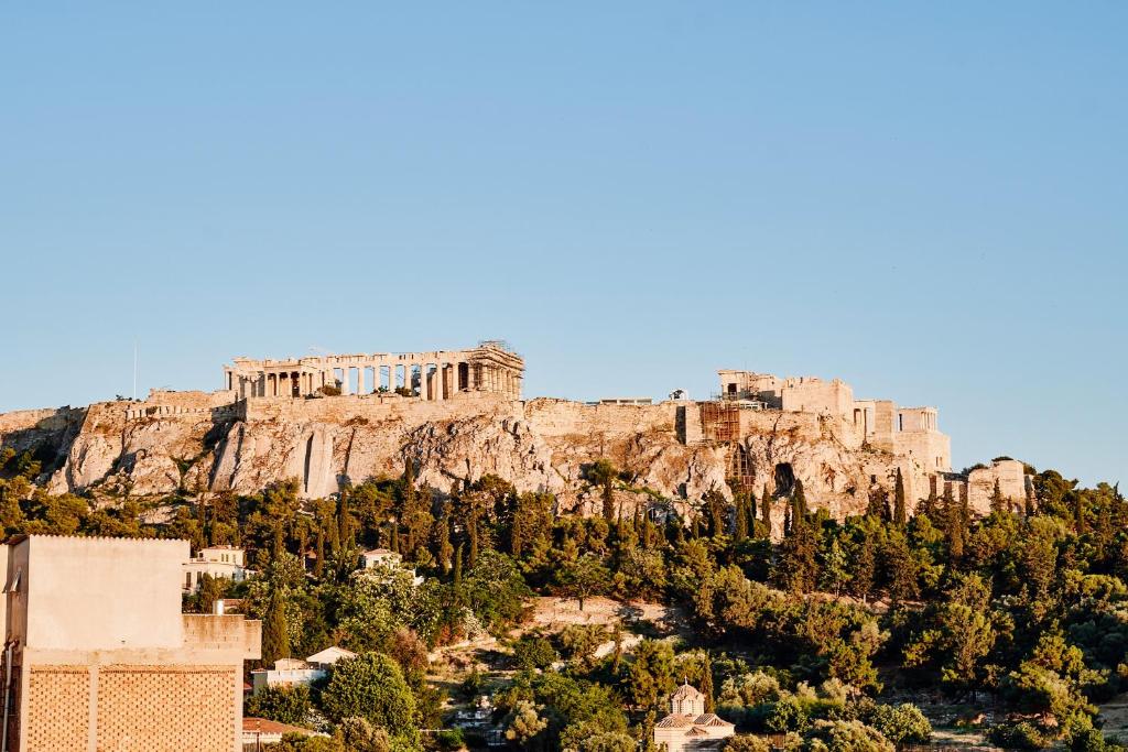 Двухместный (Двухместный номер Делюкс с 1 кроватью и балконом), MiraMe Athens Boutique Hotel-House of Gastronomy