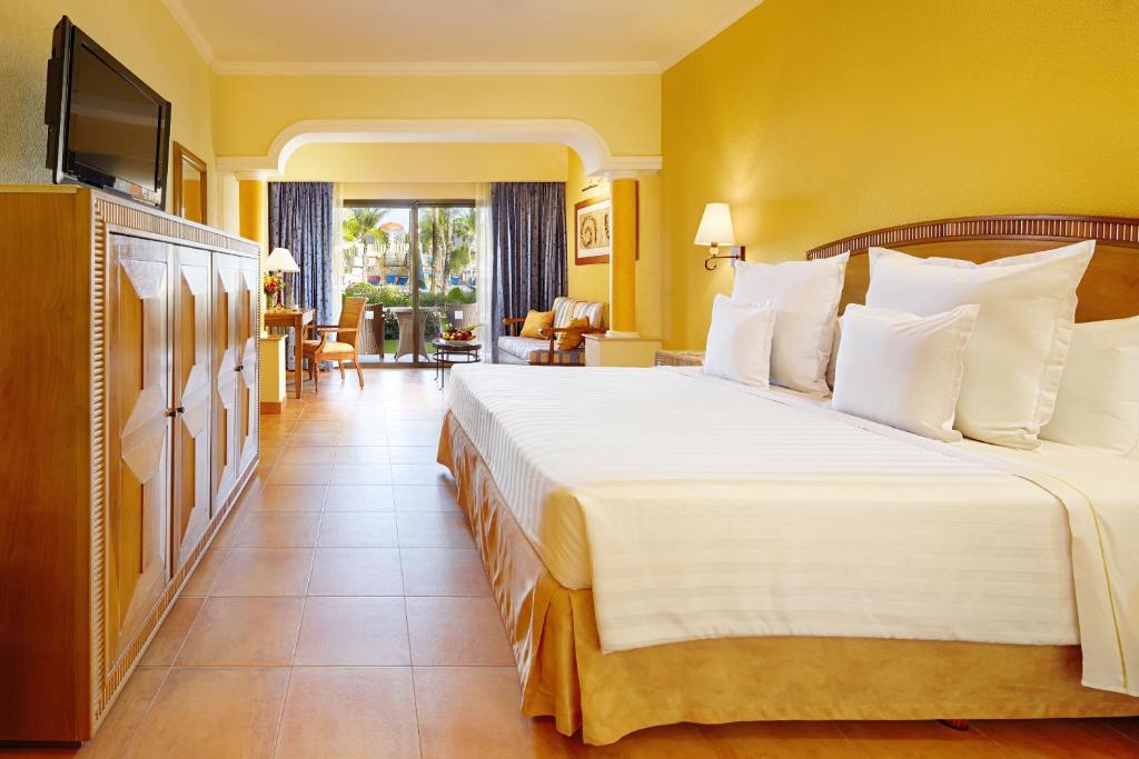 Сьюит (Полулюкс «Премиум», рядом с океаном (для 2 взрослых и 1 ребенка)) курортного отеля Barceló Maya Colonial - All Inclusive, Кспу-Ха