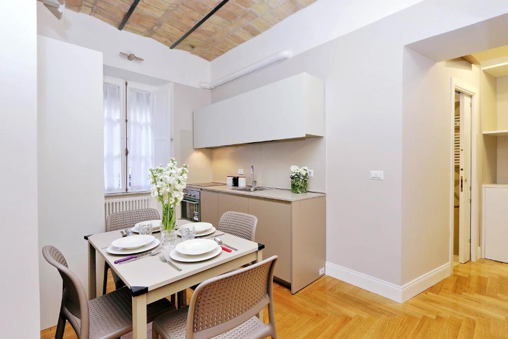 Апартаменты (Two-Bedroom Apartment (4 Adults) - V. San Giovanni in Laterano 250), Bellezza Al Colosseo