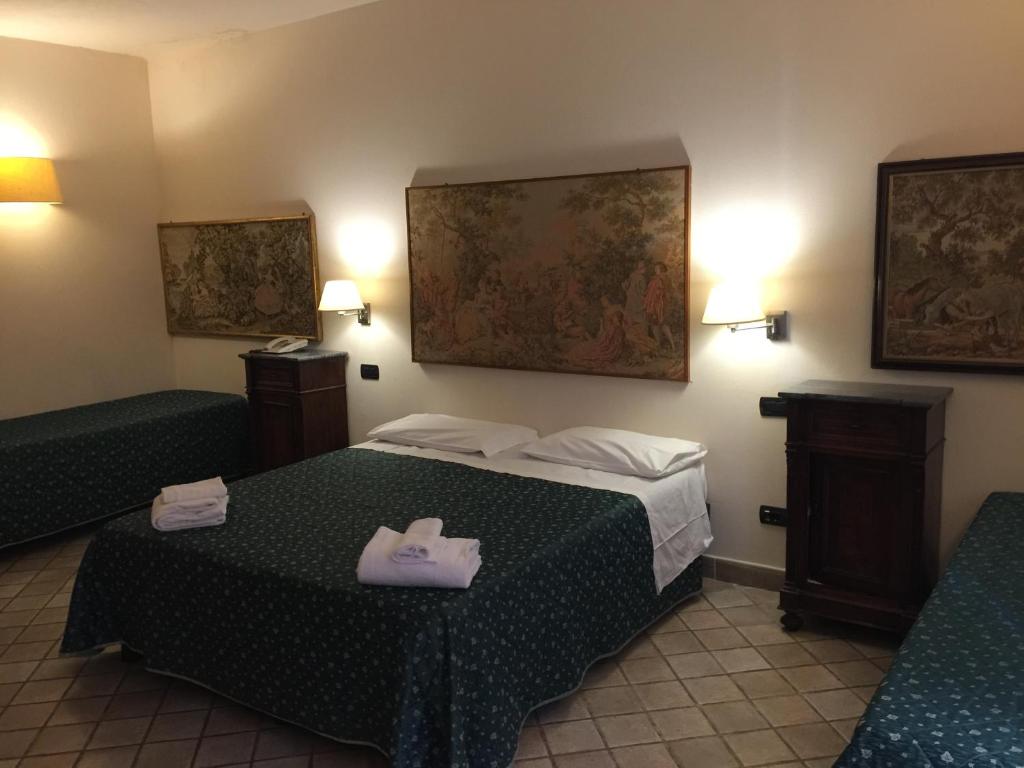 Четырехместный (Улучшенный четырехместный номер) отеля Hotel Le Due Fontane, Флоренция