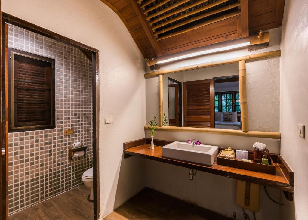 Двухместный (Шале «Джунгли» - Двухместный номер с 1 кроватью или 2 отдельными кроватями) курортного отеля River Kwai Resotel, Канчанабури