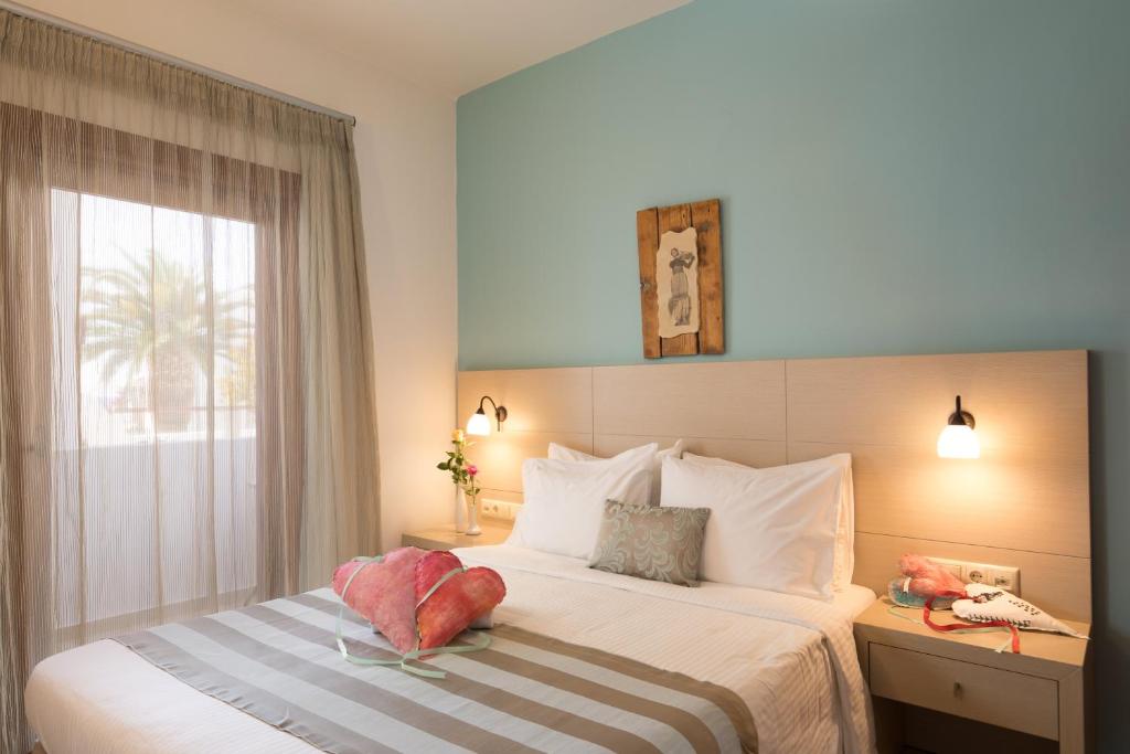 Двухместный (Двухместный номер с 1 кроватью и боковым видом на море) курортного отеля Alianthos Garden, Плакиас