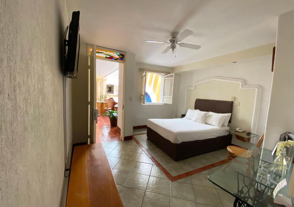 Двухместный (Стандартный двухместный номер с 1 кроватью) отеля Hotel Casona de los Vitrales, Сакатекас