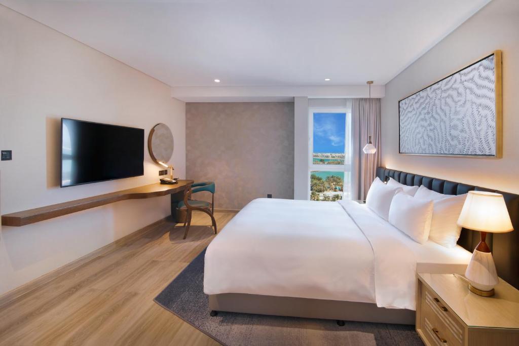 Двухместный (Представительский номер с видом на море и доступом в лаундж) курортного отеля Hilton Abu Dhabi, Абу-Даби