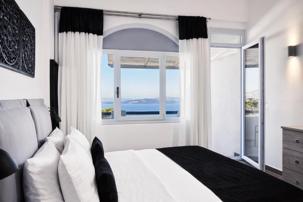 Двухместный (Стандартный двухместный номер с 1 кроватью и видом на море) отеля Mr and Mrs White Santorini Champagne All Inclusive, Оя