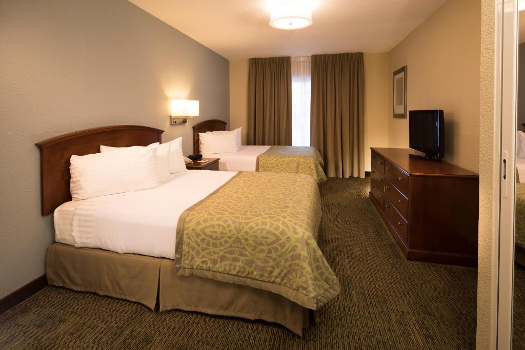 Сьюит (Люкс с 2 двуспальными кроватями – для некурящих) отеля Staybridge Suites Monterrey San Pedro, Монтеррей