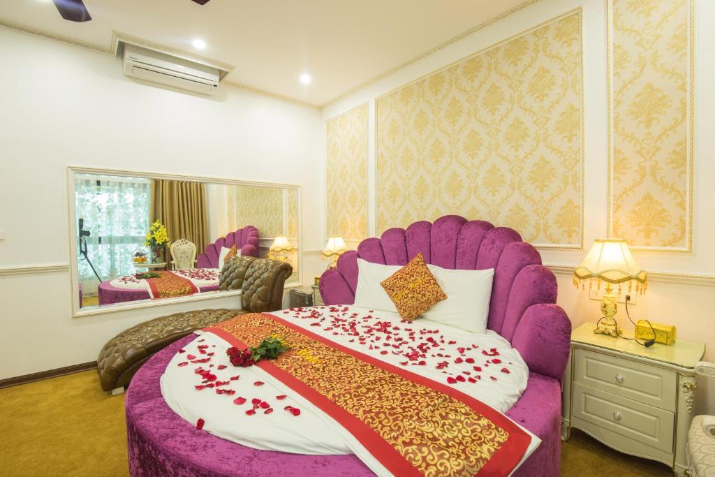 Двухместный (Номер Делюкс с кроватью размера «king-size») отеля King's Hotel Yên Hòa, Ханой