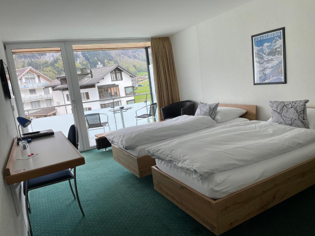 Двухместный (Стандартный двухместный номер с 2 отдельными кроватями) отеля Hotel Hahnenblick, Энгельберг