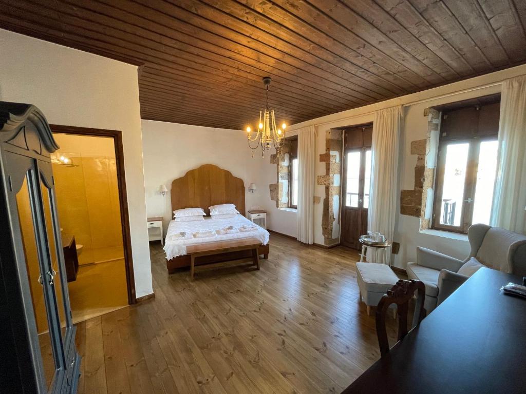 Двухместный (Двухместный номер Делюкс с 1 кроватью и балконом, вид на море) отеля Captain Vasilis Hotel, Ханья