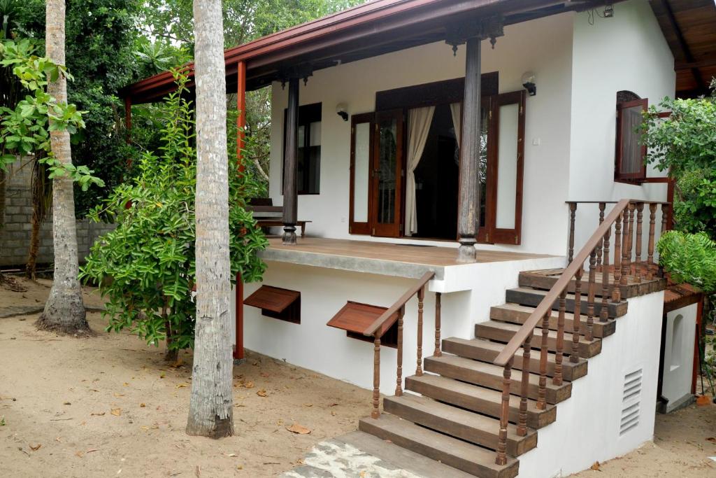 The Waves Holiday Chalets Tangalle
