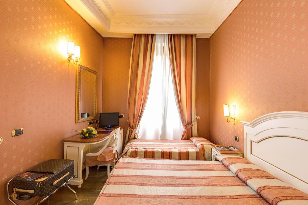 Трехместный (Трехместный номер «Комфорт»), Hotel La Lumiere Di Piazza Di Spagna