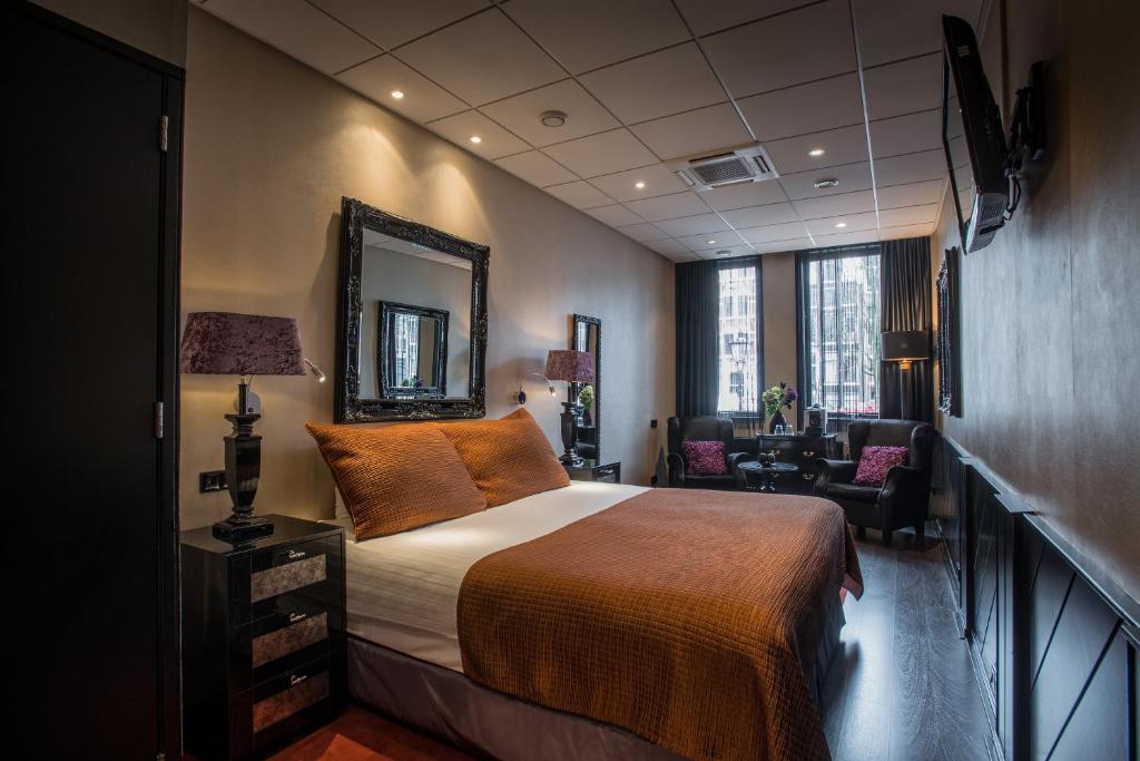 Двухместный (Просторный роскошный двухместный номер с 1 кроватью и ванной, вид на канал) отеля Hotel Sebastians, Амстердам