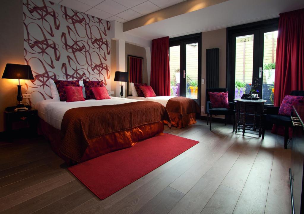 Трехместный (Большой роскошный трехместный номер с ванной, вид на сад) отеля Hotel Sebastians, Амстердам