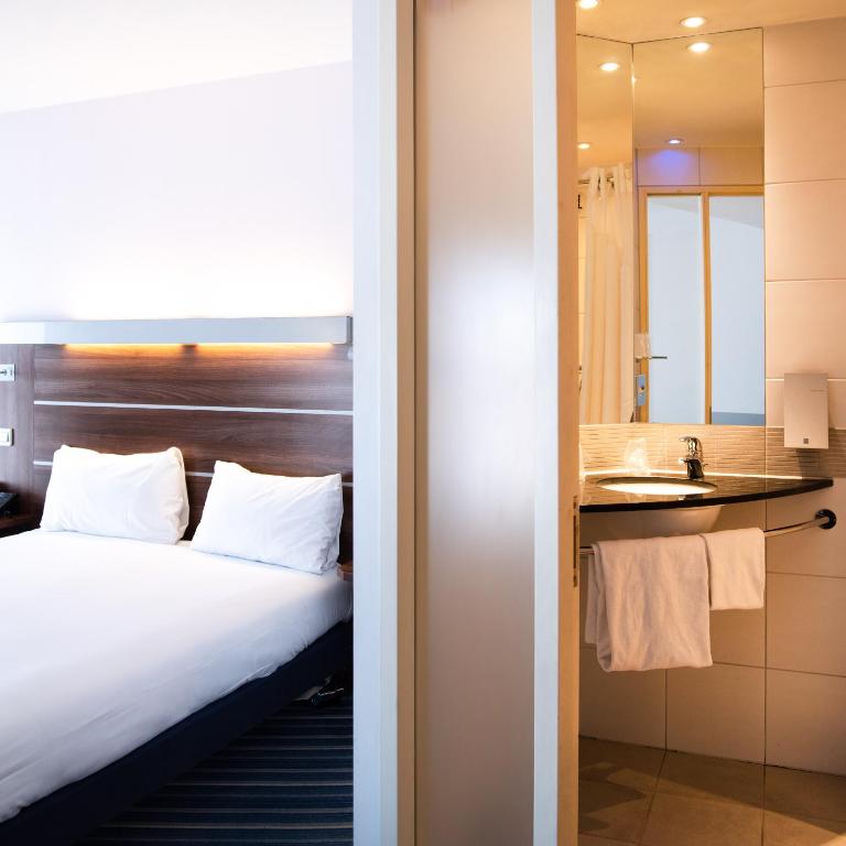 Двухместный (Стандартный двухместный номер с 1 кроватью или 2 отдельными кроватями) отеля Holiday Inn Express Marseille Saint Charles, Марсель
