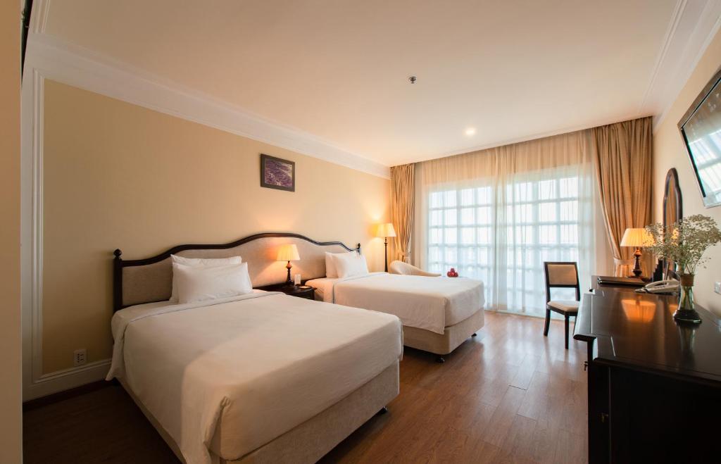 Двухместный (Двухместный номер Делюкс с 2 отдельными кроватями и видом на океан) отеля Sunrise Nha Trang Beach Hotel & Spa, Нячанг