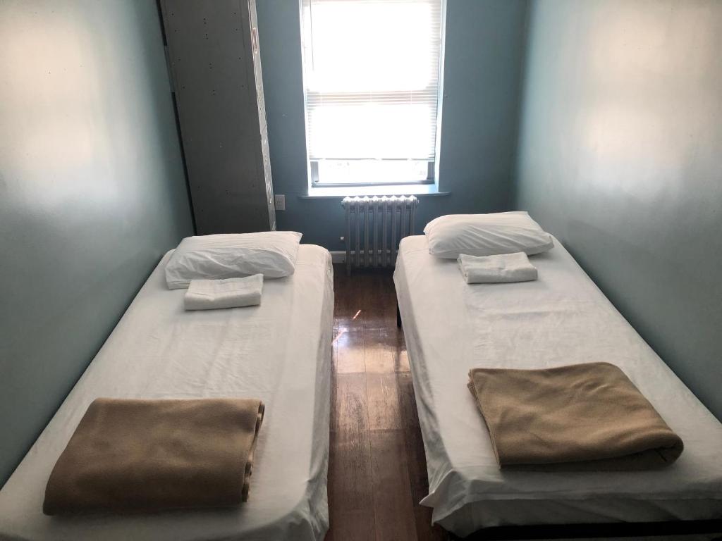 Двухместный (Двухместный номер с 2 отдельными кроватями и собственной ванной комнатой) хостела Chelsea International Hostel, Нью-Йорк