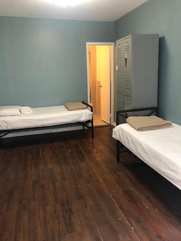 Номер (Кровать в общем 6-местном номере для мужчин) хостела Chelsea International Hostel, Нью-Йорк