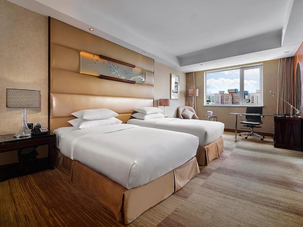 Двухместный (Улучшенный двухместный номер с 2 отдельными кроватями) отеля Gehua New Century Hotel Beijing, Пекин
