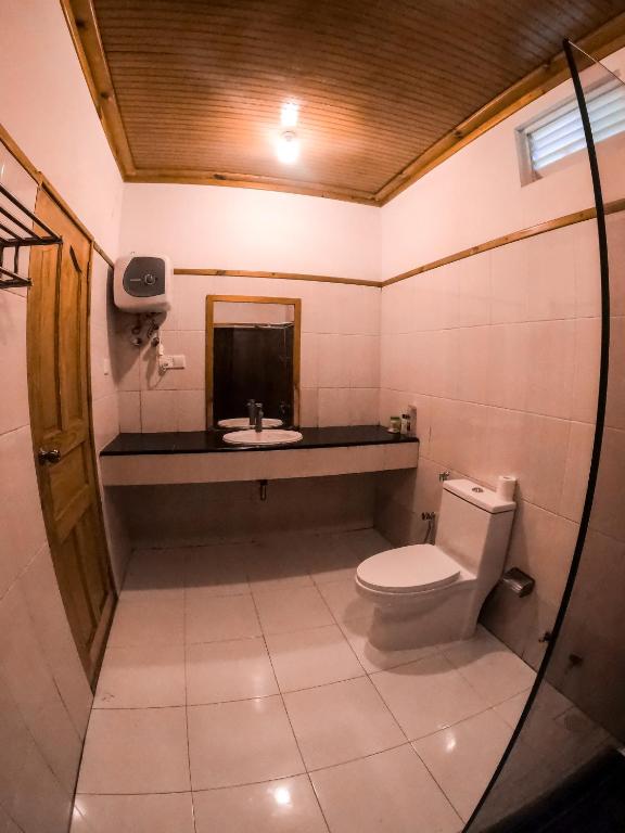 Двухместный (Двухместный номер Делюкс с 1 кроватью) гостевого дома New Breeze Thoddoo Inn, Тодду