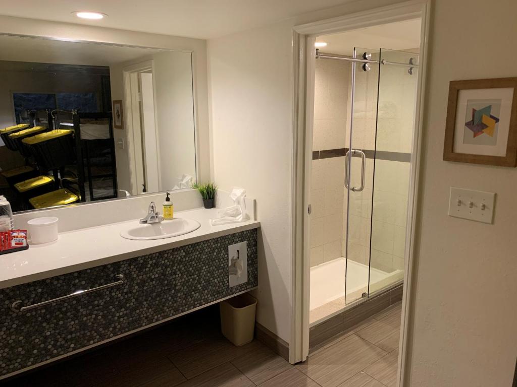 Номер (Bed in 6-Bed Mixed Shared Room), Bposhtels Las Vegas