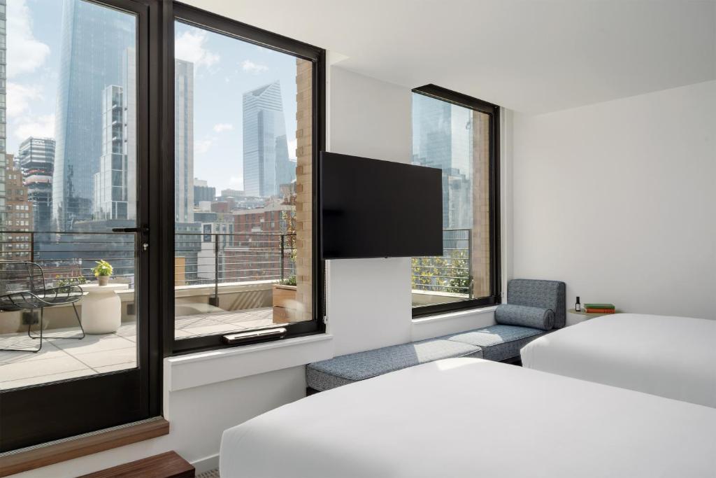 Двухместный (Номер с 2 двуспальными кроватями и террасой) отеля Arlo Midtown, Нью-Йорк