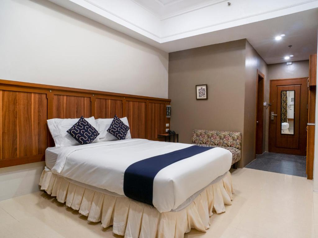 Двухместный (Улучшенный двухместный номер с 1 кроватью) отеля Capital O 460 World Palace Hotel, Давао