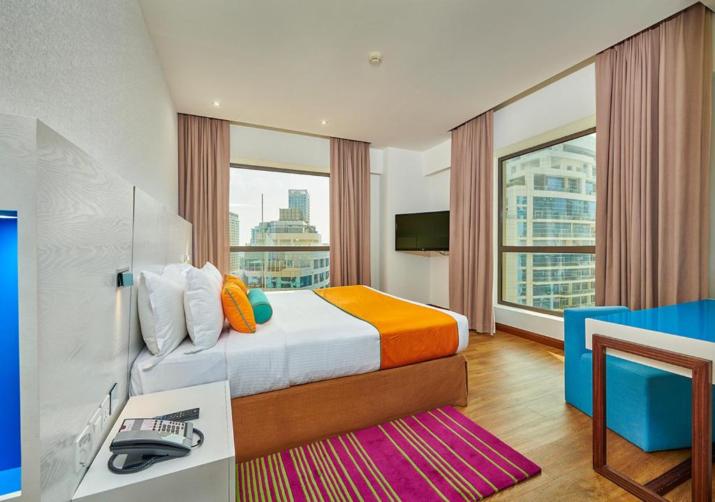 Сьюит (Апартаменты с 2 спальнями) апарт-отеля Hawthorn Hotel & Suites by Wyndham JBR, Дубай