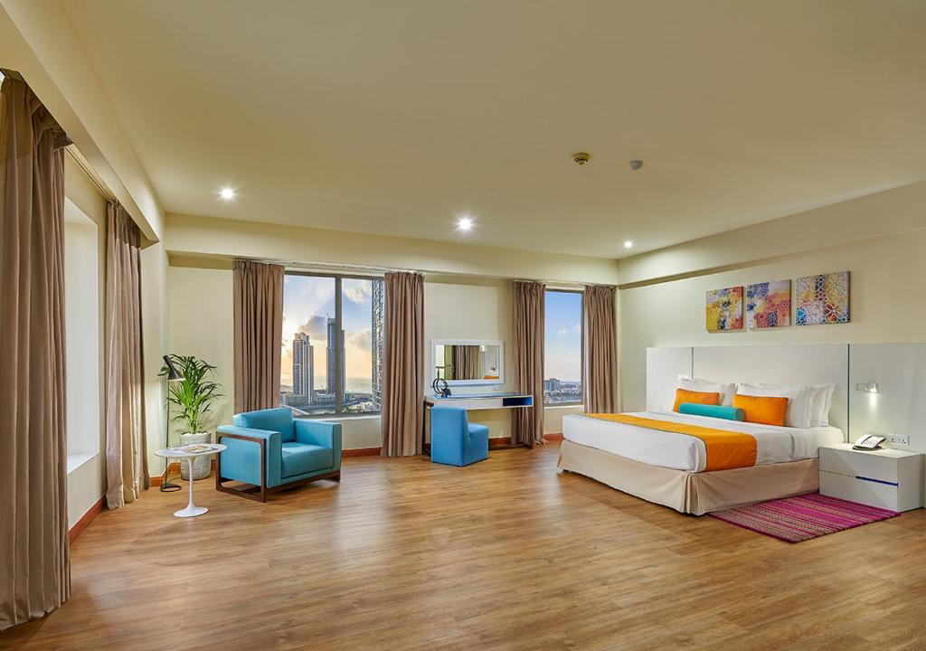 Сьюит (Двухуровневые апартаменты с 1 спальней) апарт-отеля Hawthorn Hotel & Suites by Wyndham JBR, Дубай