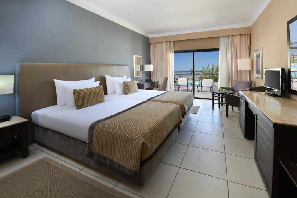 Двухместный (Улучшенный двухместный номер с 2 отдельными кроватями и видом на море) курортного отеля Джаз Аквамарин Резорт, Хургада