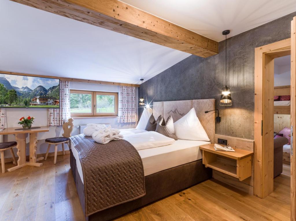 Двухместный (Двухместный номер Делюкс с 1 кроватью и балконом) гостевого дома Alpengasthof Gern Alm, Визинг