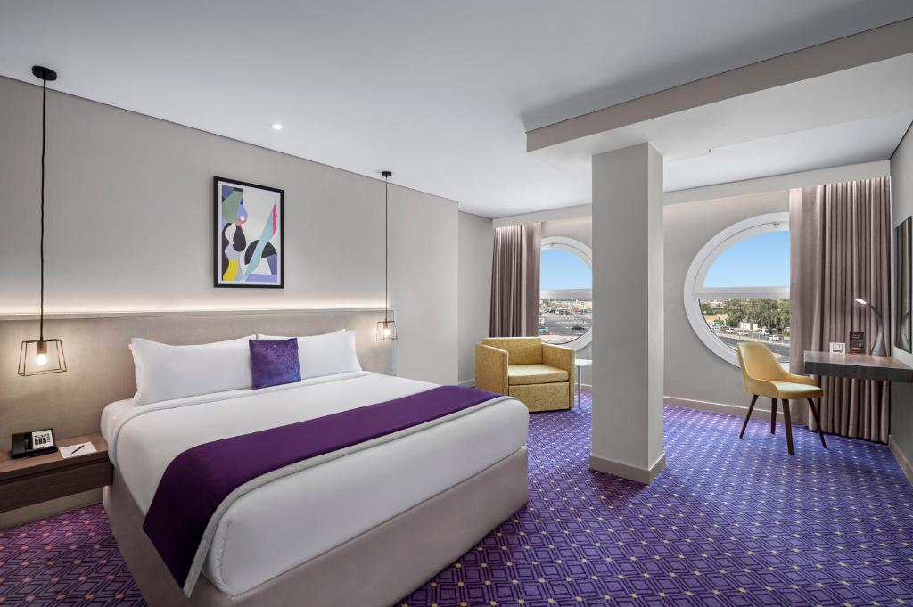 Сьюит (Клубный семейный люкс) апарт-отеля Leva Hotel and Suites, Mazaya Centre, Дубай