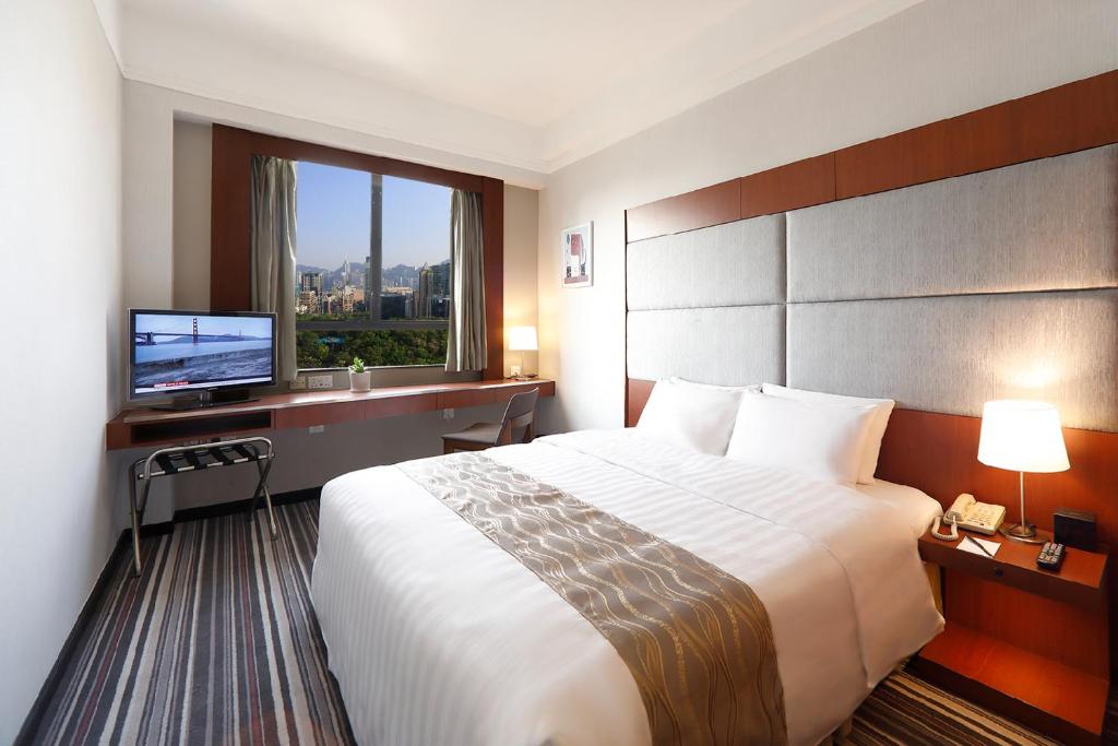 Трехместный (Номер Harbor Parkview с кроватью размера «king-size» и дополнительной кроватью) отеля B P International, Гонконг (город)
