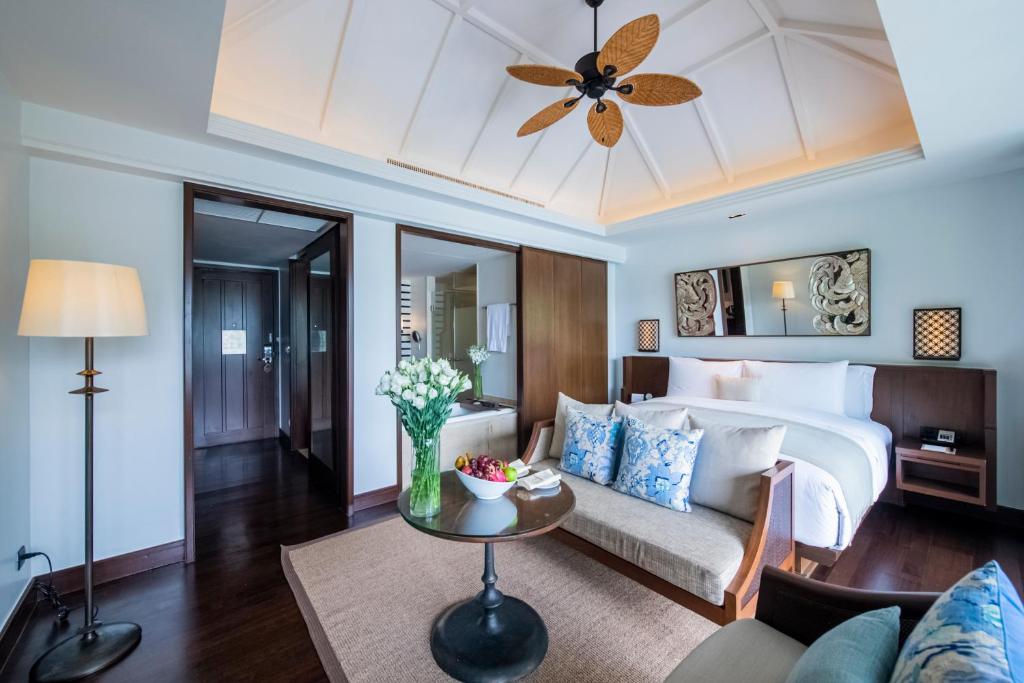 Семейный (Люкс «Гранд» с 2 спальнями и бассейном, вид на море) курортного отеля Anantara Layan Phuket Resort, Пхукет