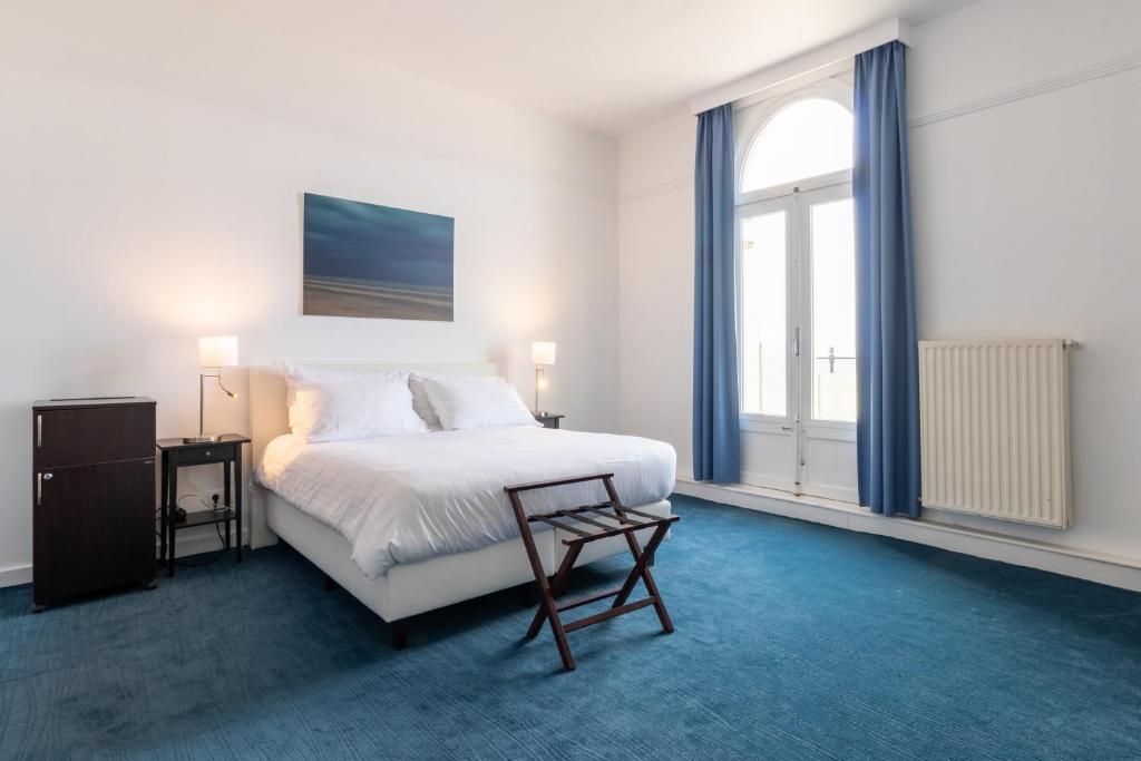 Двухместный (Улучшенный двухместный номер с 1 кроватью и террасой, вид на море) отеля Thermae Palace, Остенде