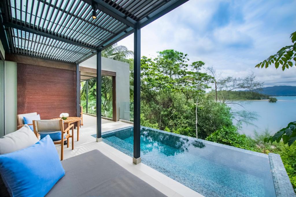 Семейный (Люкс «Гранд» с 2 спальнями и бассейном, вид на море), Anantara Layan Phuket Resort