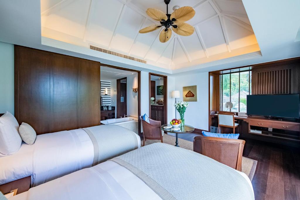 Сьюит (Люкс с 2 спальнями и видом на бассейн), Anantara Layan Phuket Resort