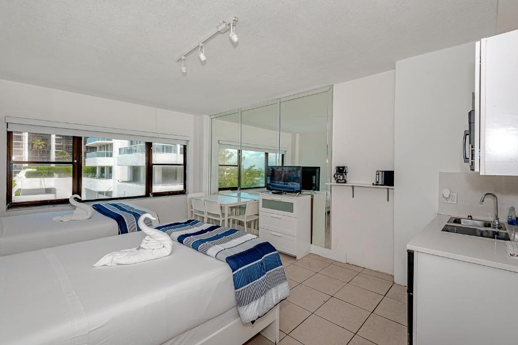 Студио (Двухместный номер-студио Делюкс с 1 кроватью (724)), Beach Front Studio Miami Beach