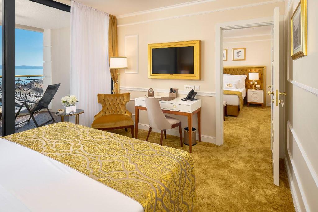Двухместный (Стандартный двухместный номер с 1 кроватью или 2 отдельными кроватями, вид на море) отеля Hotel Villa Harmony, Сплит