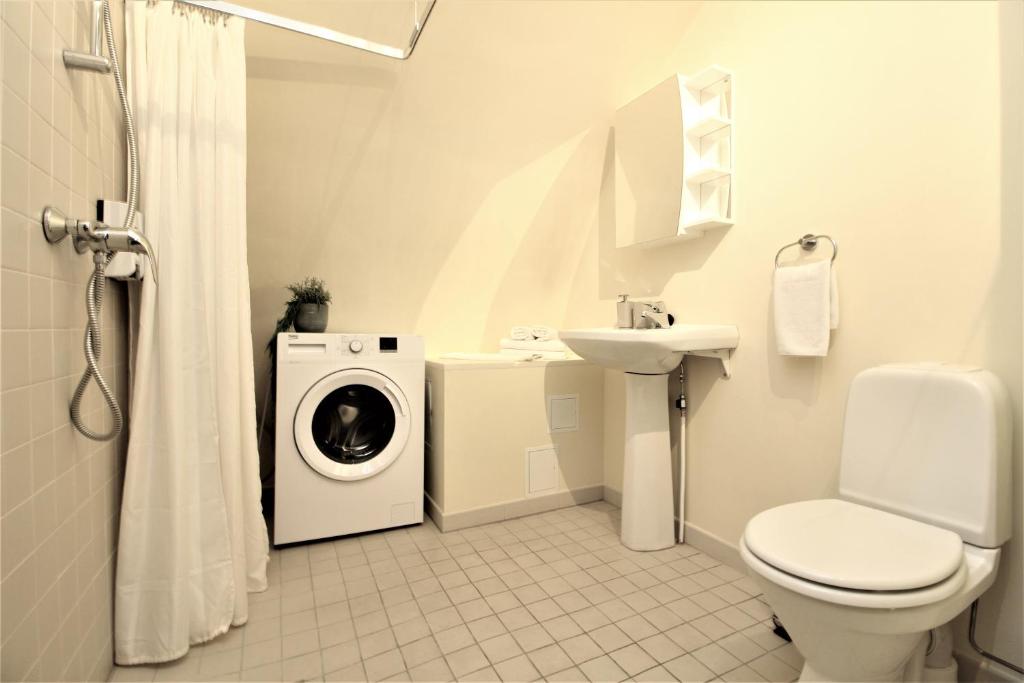 Апартаменты (Апартаменты-студио), Tallinn City Apartments Old Town Toompea