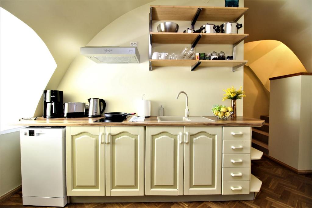 Апартаменты (Апартаменты-студио), Tallinn City Apartments Old Town Toompea