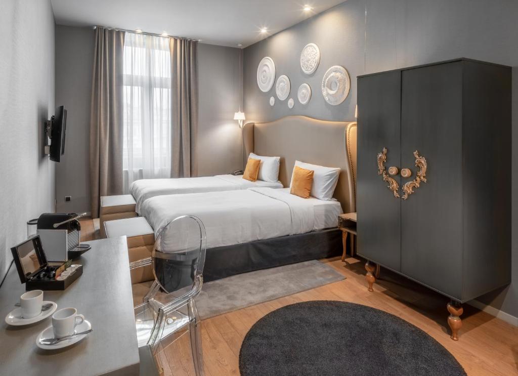 Двухместный (Улучшенный двухместный номер с 2 отдельными кроватями) отеля 987 Design Prague Hotel, Прага